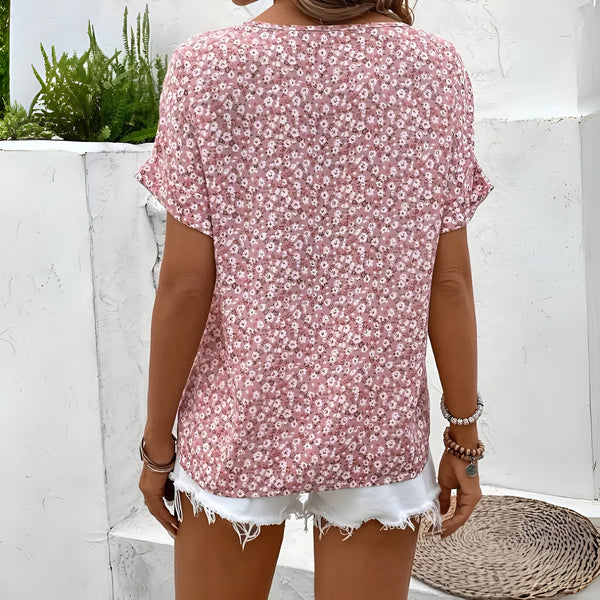 ZOFIA | STILREN SOMMARBLUS MED KNAPPAR